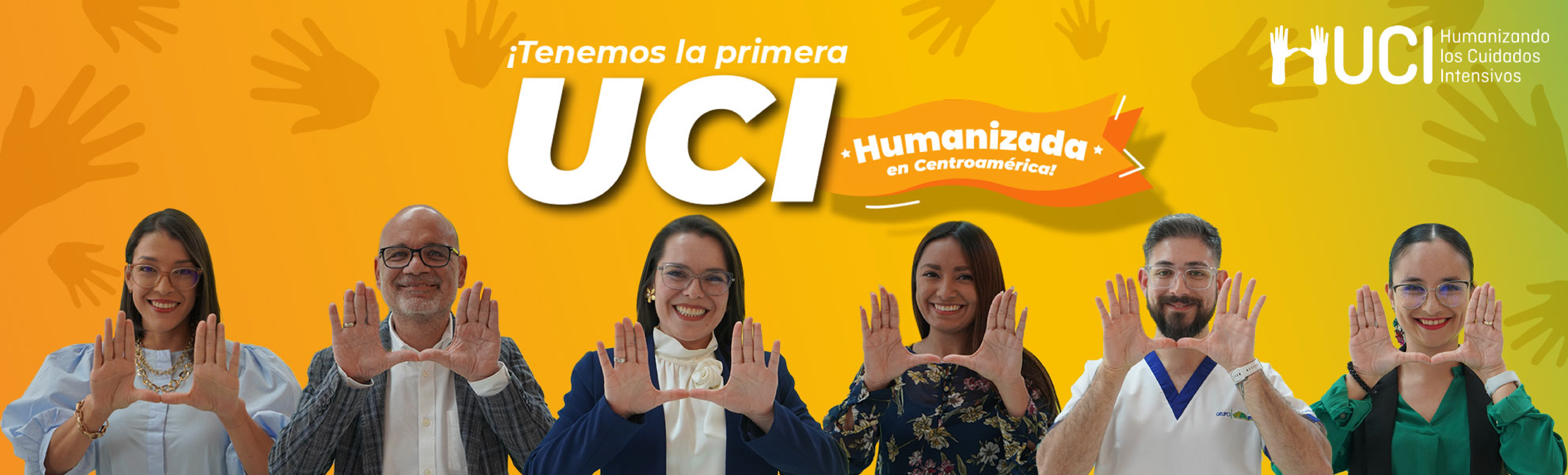 Personal de la Red de Servicios de salud haciendo el símbolo de HUCI con las manos