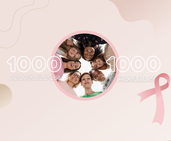 Círculo de mujeres viendo hacia abajo al lente de la cámara
